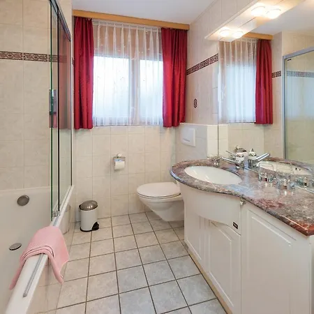 Helvetia アパート サース フェー