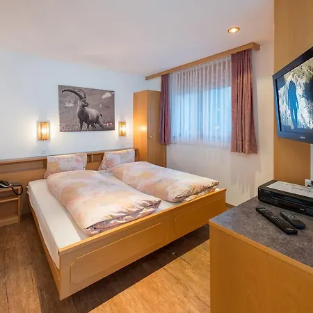 アパート Helvetia サース フェー